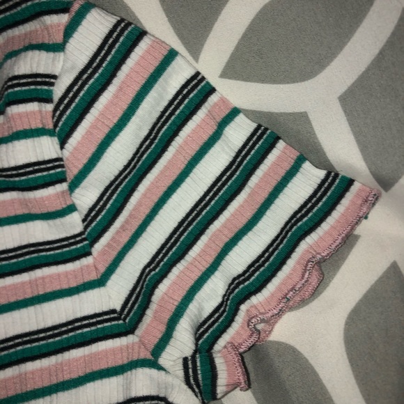 cute multi-colored striped cropped shirt - Picture 3 of 3